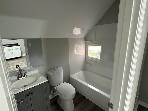 1109 E Kirby Ave APT 2