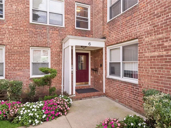 6 Edwards Street #2C, Roslyn Heights, NY 11577