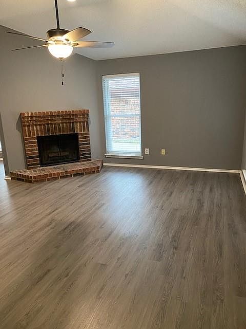 1st image of 1121 Oaklawn Ct