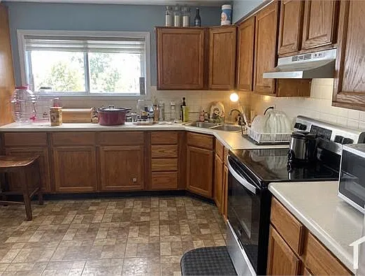 3 bed, $1,300 — Photo 2