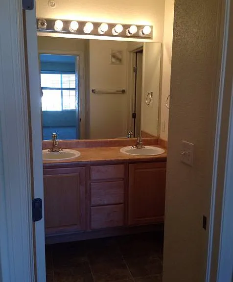 431 Black Feather Loop #818 — Photo 10
