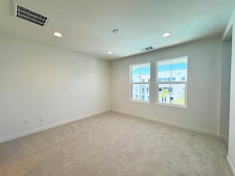 2554 Delphinium Ln — Photo 31