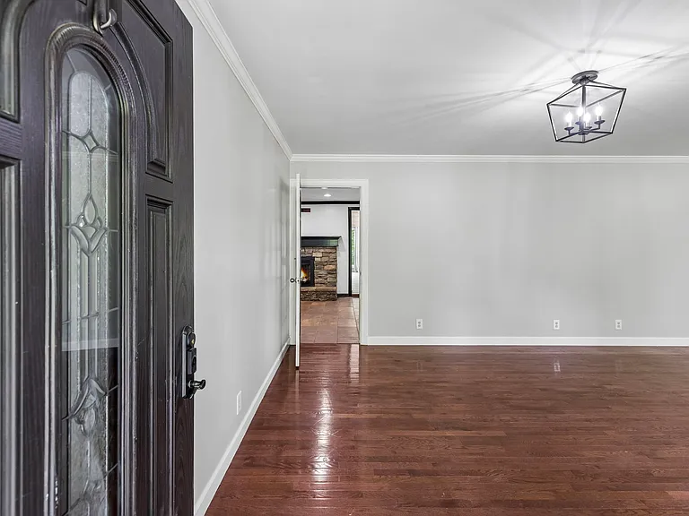 326 Draper Cir — Photo 5