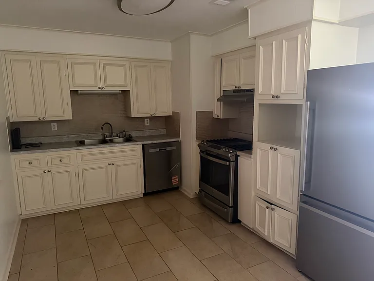 1447 Rebel Dr — Photo 4