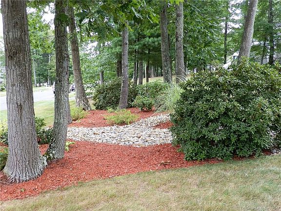 4th image of 8 Highland Oak Dr