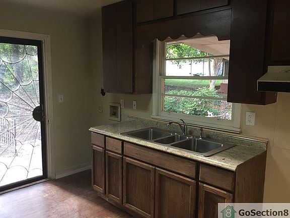 3rd image of 303 Forest Hills Dr