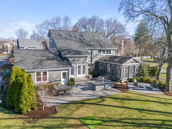 606 W Franklin St, Wheaton, IL 60187