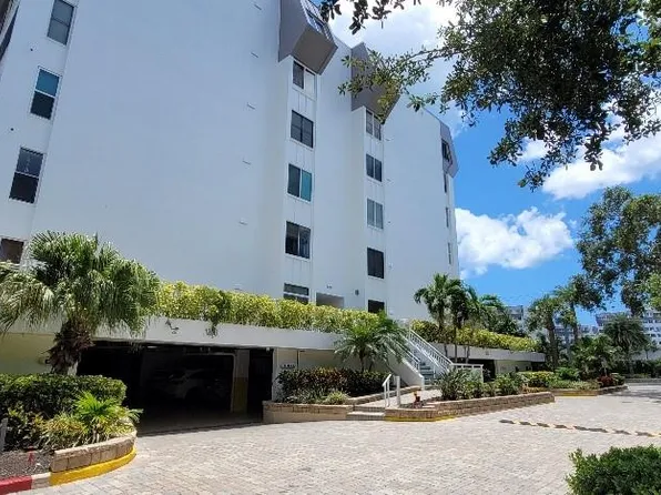 1200 E Peppertree Ln APT 305, Sarasota, FL 34242