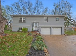 1043 W Ashbury St, Olathe, KS 66061