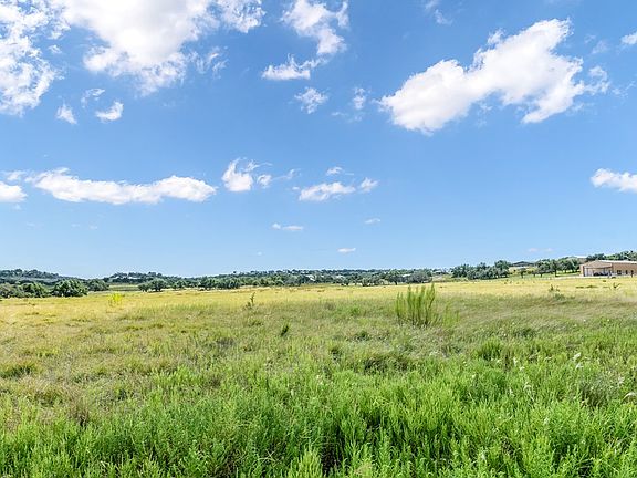 2nd image of 9 Thriving Oak Dr
