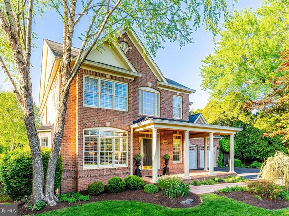 10002 Woodrow St, Vienna, VA 22181