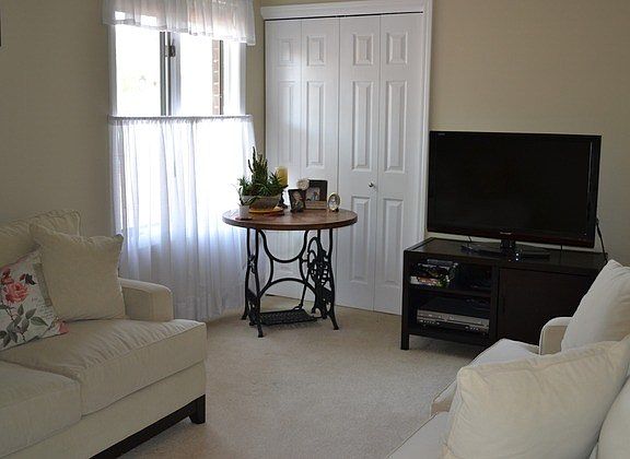 4th image of 53 Parliament Dr E #140