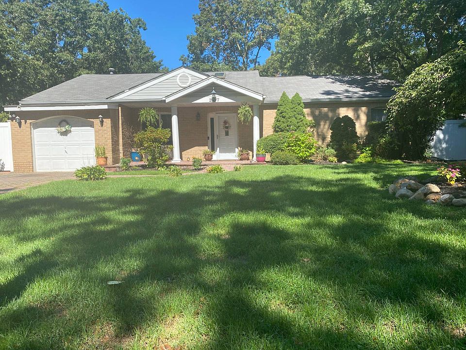 1st image of 207 Sampson Ave