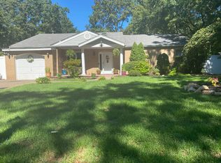 207 Sampson Ave, Islandia, NY 11749