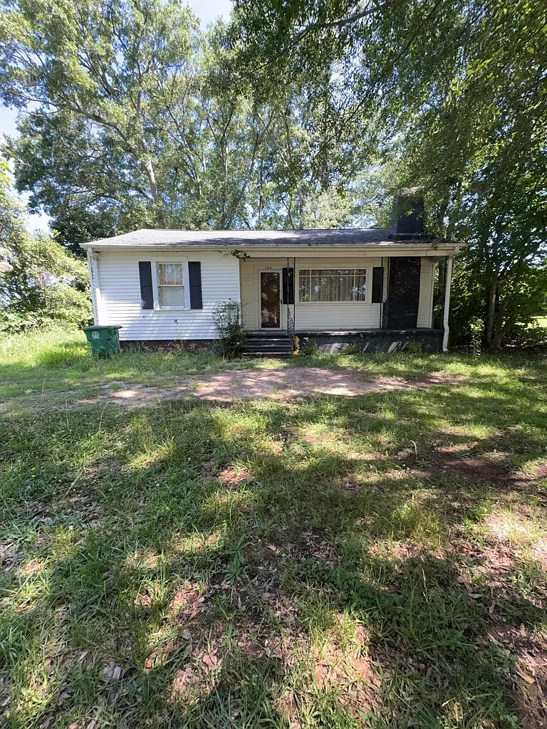 2 bed, 1.0 bath, $1,100 — Photo 1