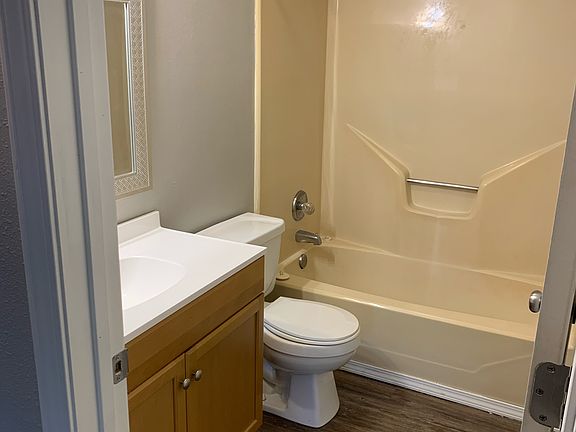3rd image of 67 Woodridge Dr APT D4