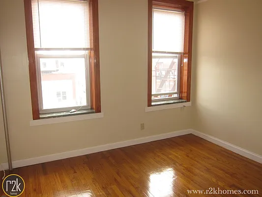 Rented by Realty 2000 Corp | media 4