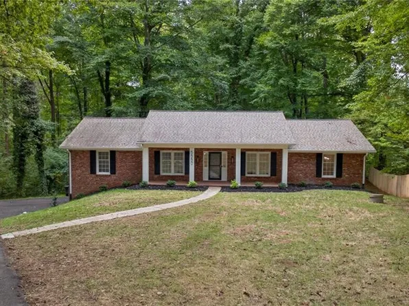 5550 Overlook Cir, Winston Salem, NC 27105