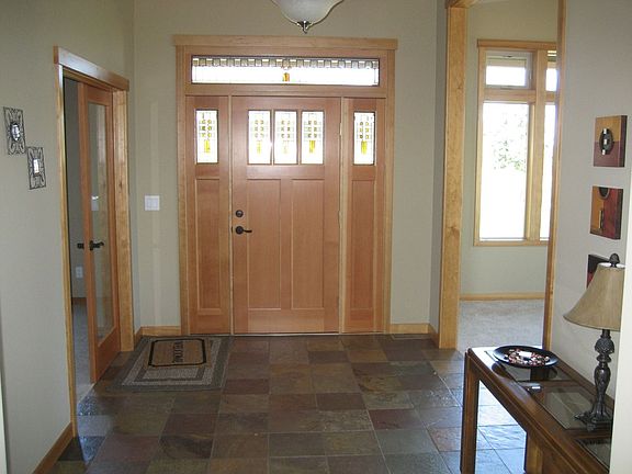 Entry way, gorgeous tilework.