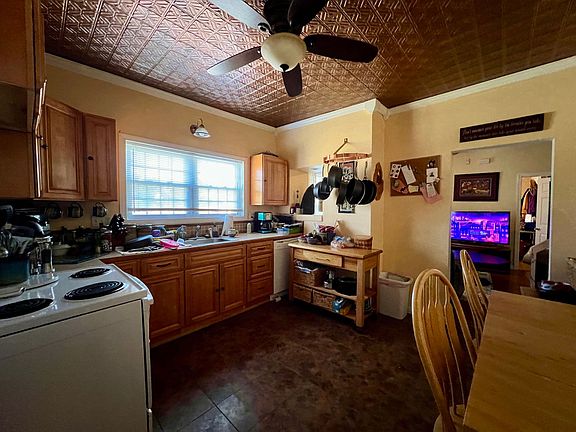 4th image of 17 Pine Hill St #1