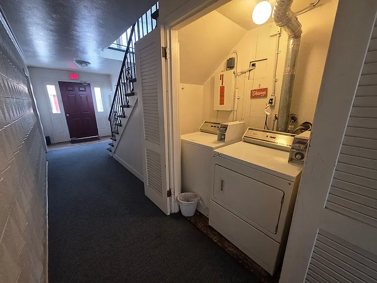 Mackenzie Place — Photo 11