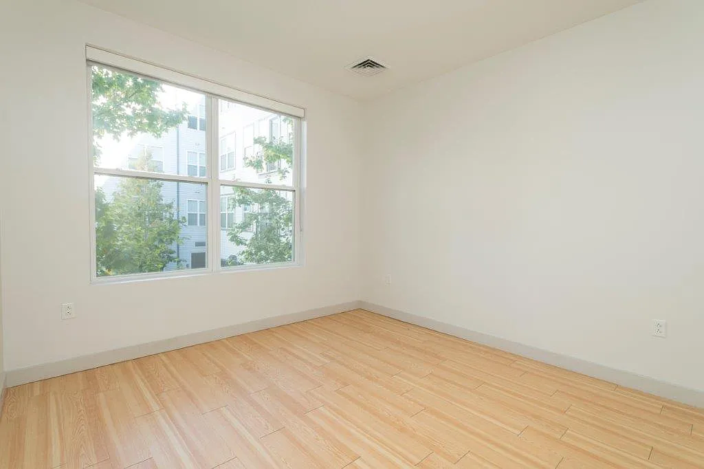 2 bed, 1080 sqft, $4,600 — Photo 2