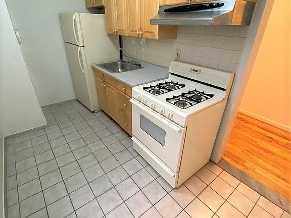 3rd image of 29-06 Crescent St #1E