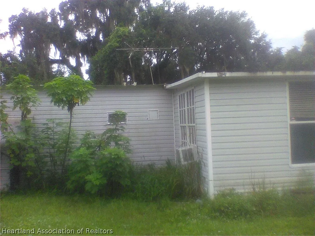 3 bed, 1.0 bath, 960 sqft, $700 — Photo 2