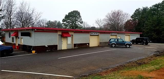2nd image of 915 Conover Blvd E