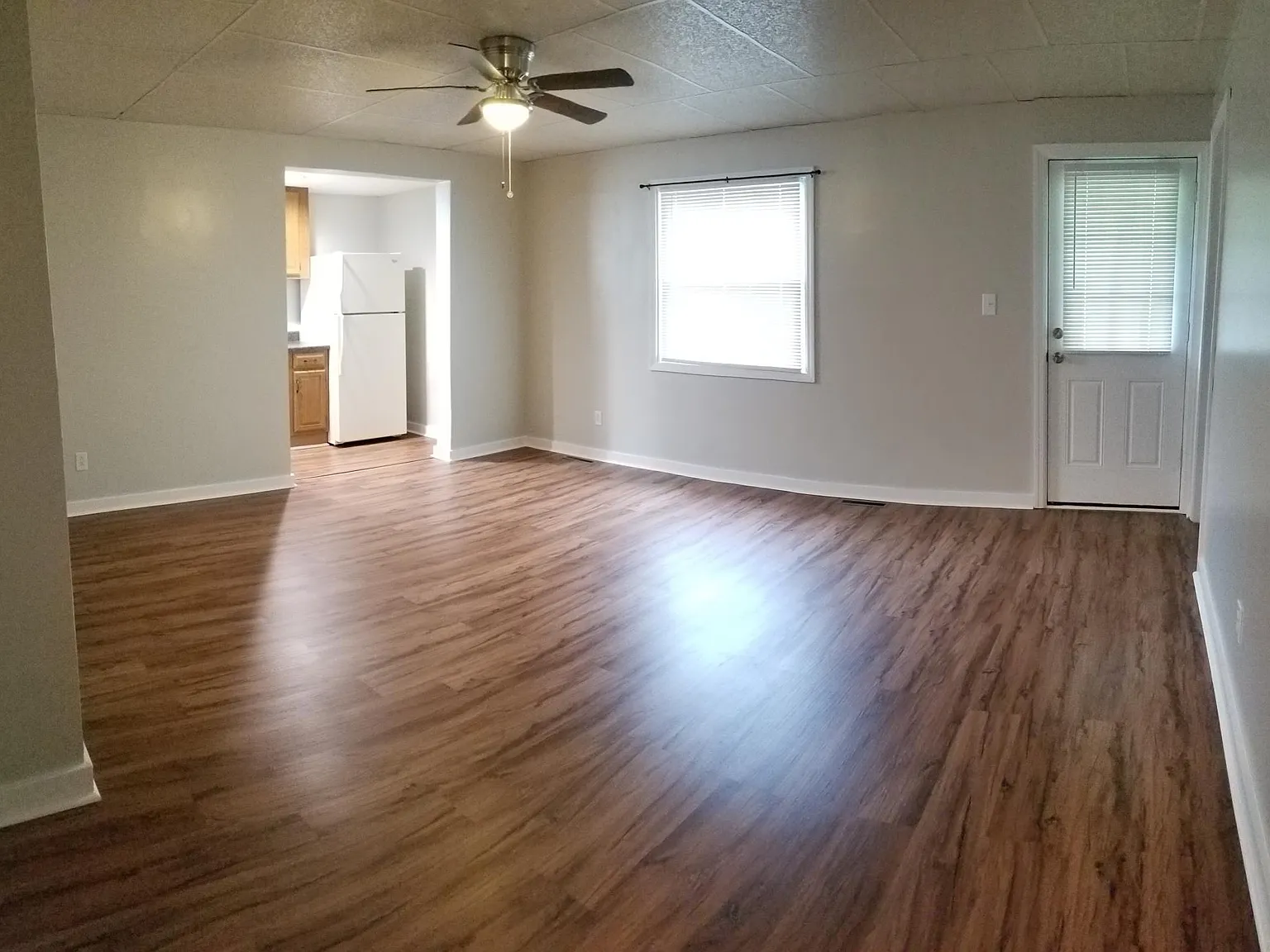 1 bed, 1.5 bath, 950 sqft, $900 — Photo 3