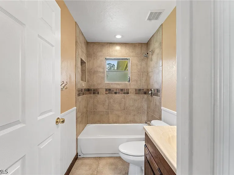 1290 Barrett Rd — Photo 13