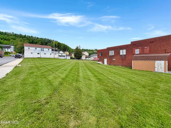 40 Stewart St, Beaverdale, PA 15921