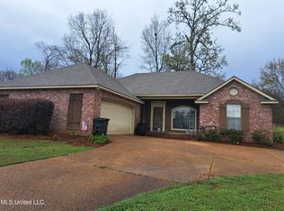 402 Pinebrook Cir, Brandon, MS 39047