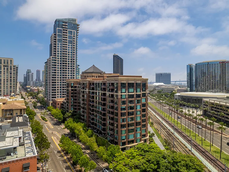 500 W Harbor Dr #1502 — Photo 44