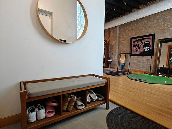 3rd image of 1218 W Grand Ave