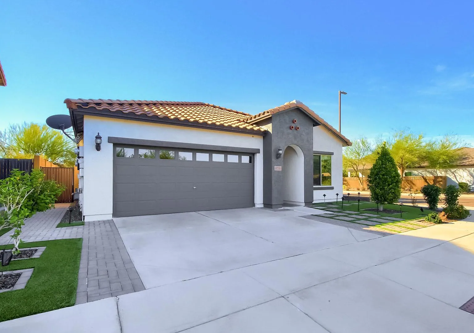 1735 W Straight Arrow Ln - Lease — Photo 2
