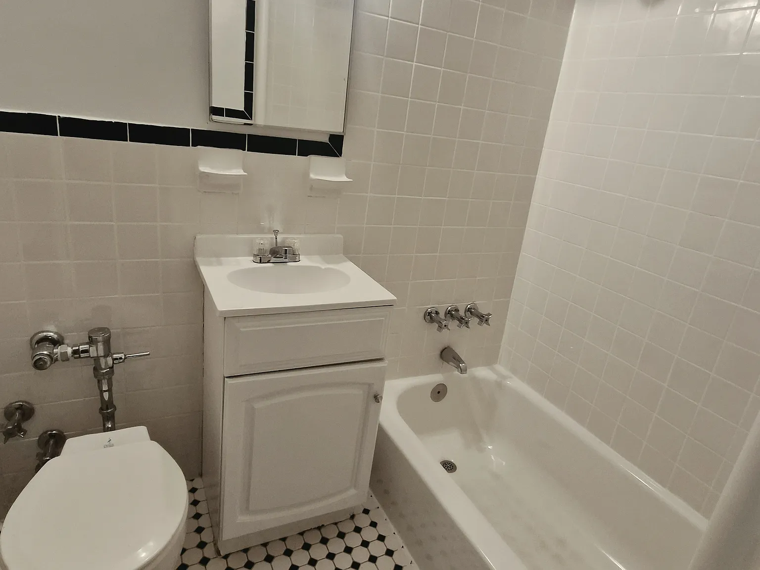 305 Columbus Avenue — Photo 4