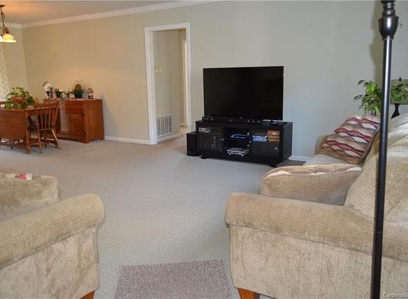 5th image of 3231 Magnolia Dr