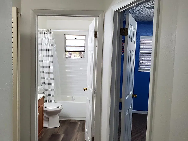 3417 SW 28th Ter #D — Photo 20