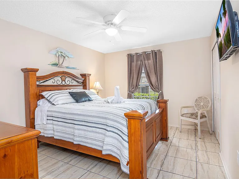 4402 Hamlet Ct — Photo 12