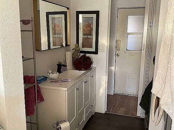 Bathroom vanity