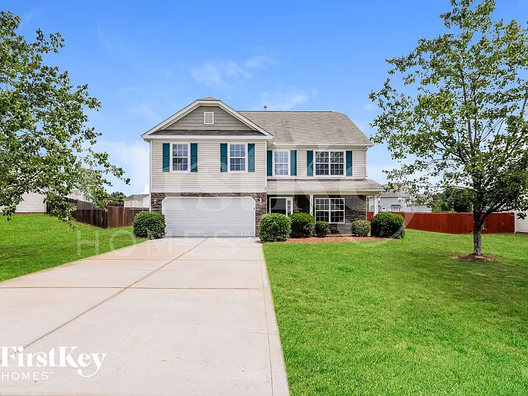 2922 Blueberry Dr — Photo 1