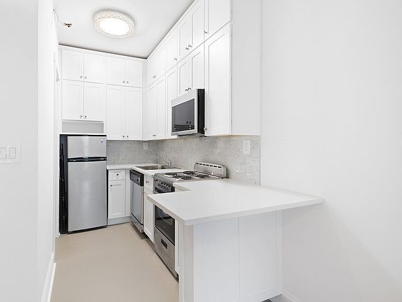 3rd image of 54 W 89th St #3F