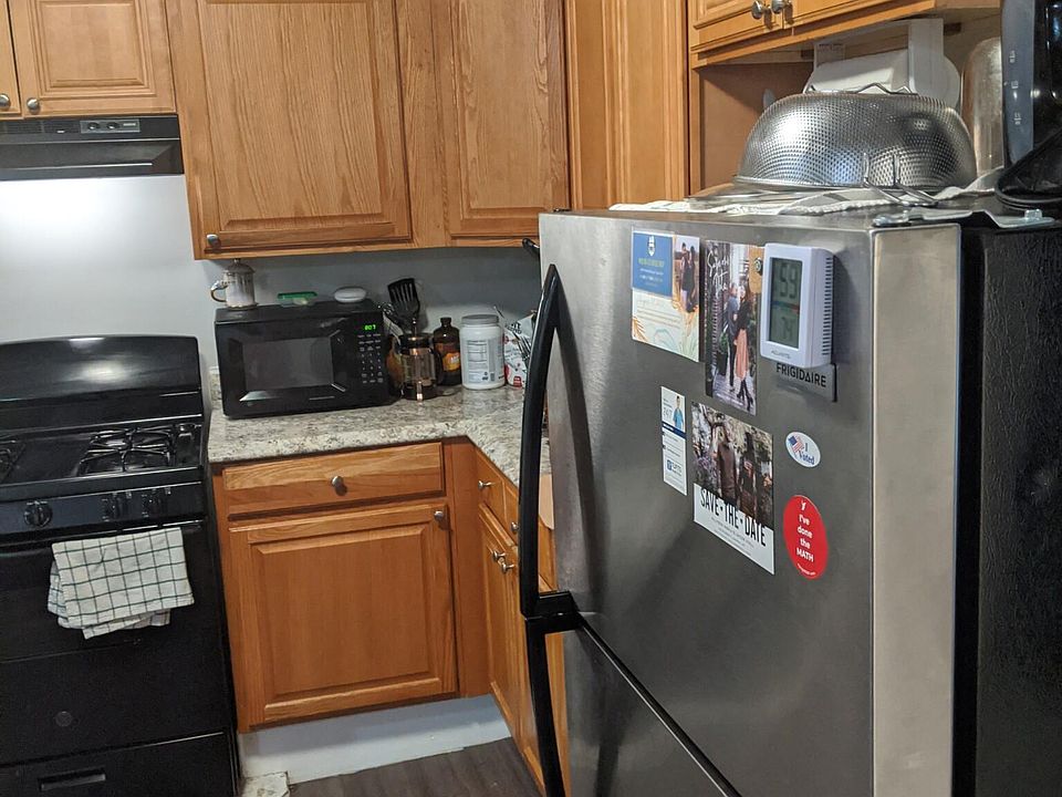 2nd image of 185 Maverick St #187-3