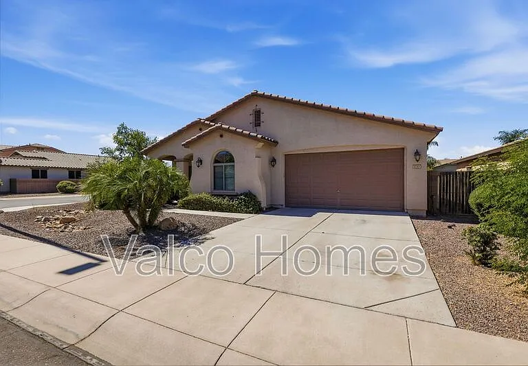 2717 E Ficus Way — Photo 2