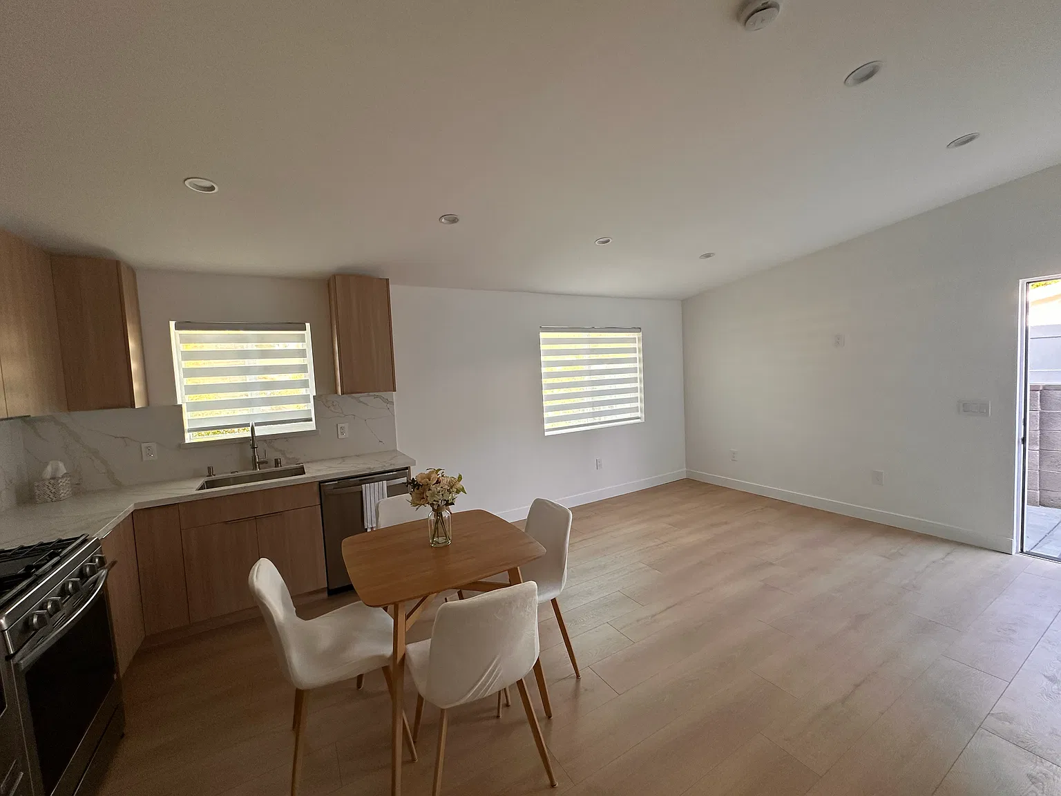 1 bed, 500 sqft, $2,300 — Photo 3