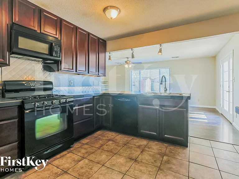 2518 E Don Carlos Ave — Photo 7
