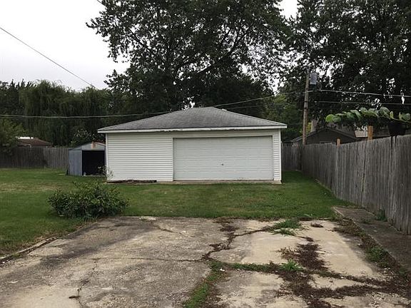 3rd image of 24 E Medill Ave