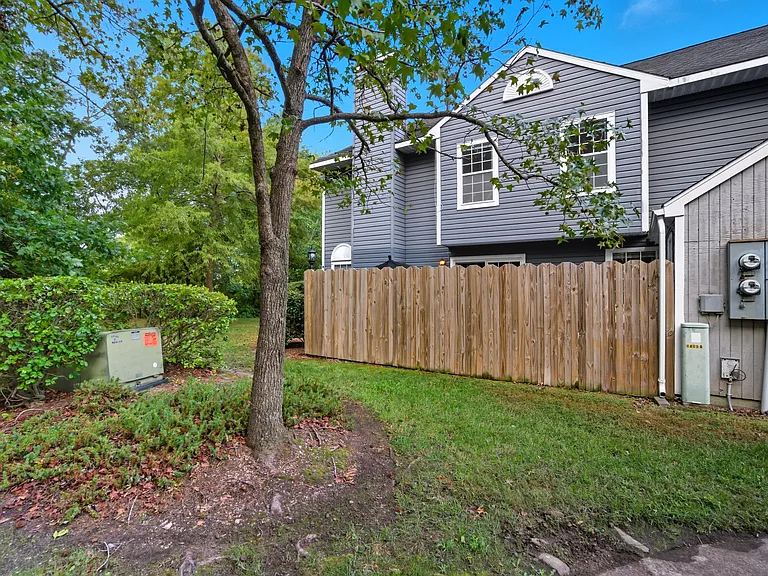 4658 Genoa Cir — Photo 26