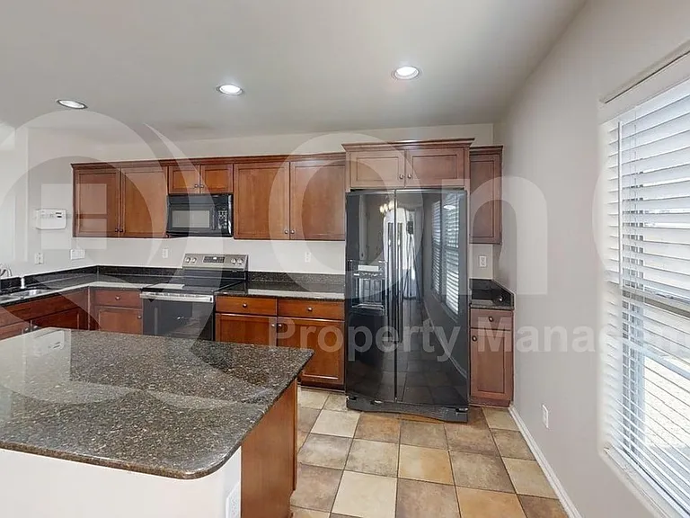 11012 W College Dr — Photo 4